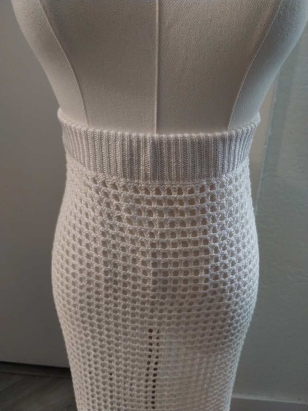 Time and Tru White Crochet Knit Pencil Skirt